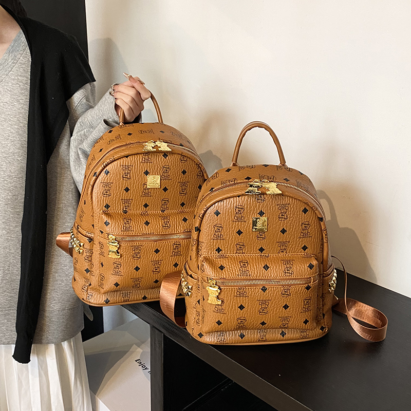 麦多熊双肩包包女2024新款可爱印花背包百搭大容量书包