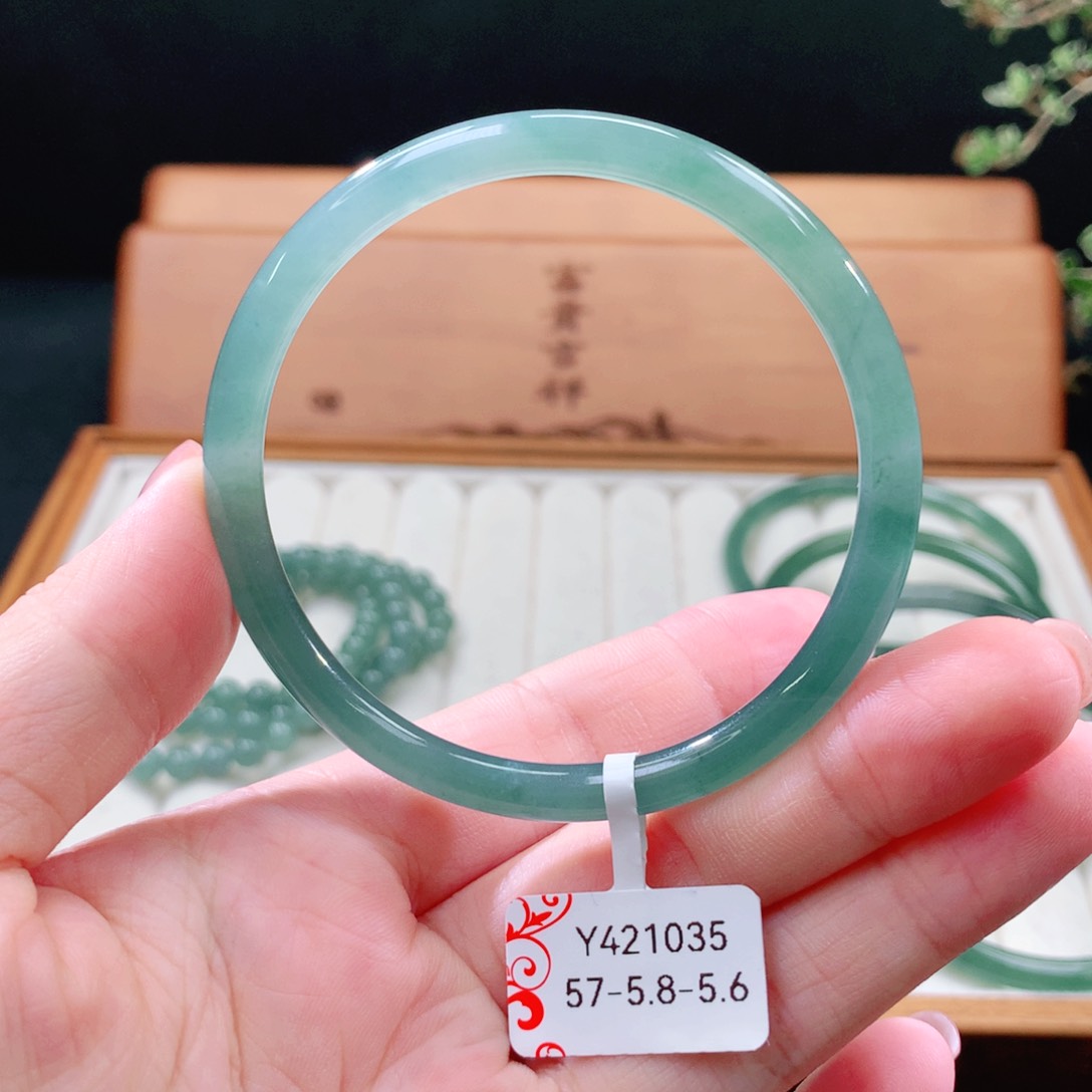 翡翠手镯（圆镯）未镶嵌
