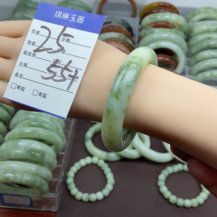 蛇纹石玉手镯未镶嵌