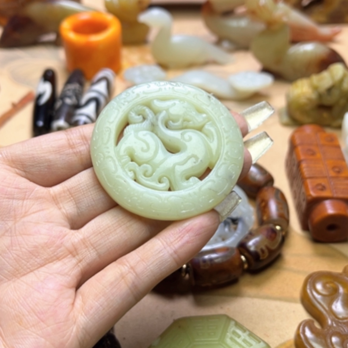 【闪购商品】蛇纹石玉颈饰未镶嵌