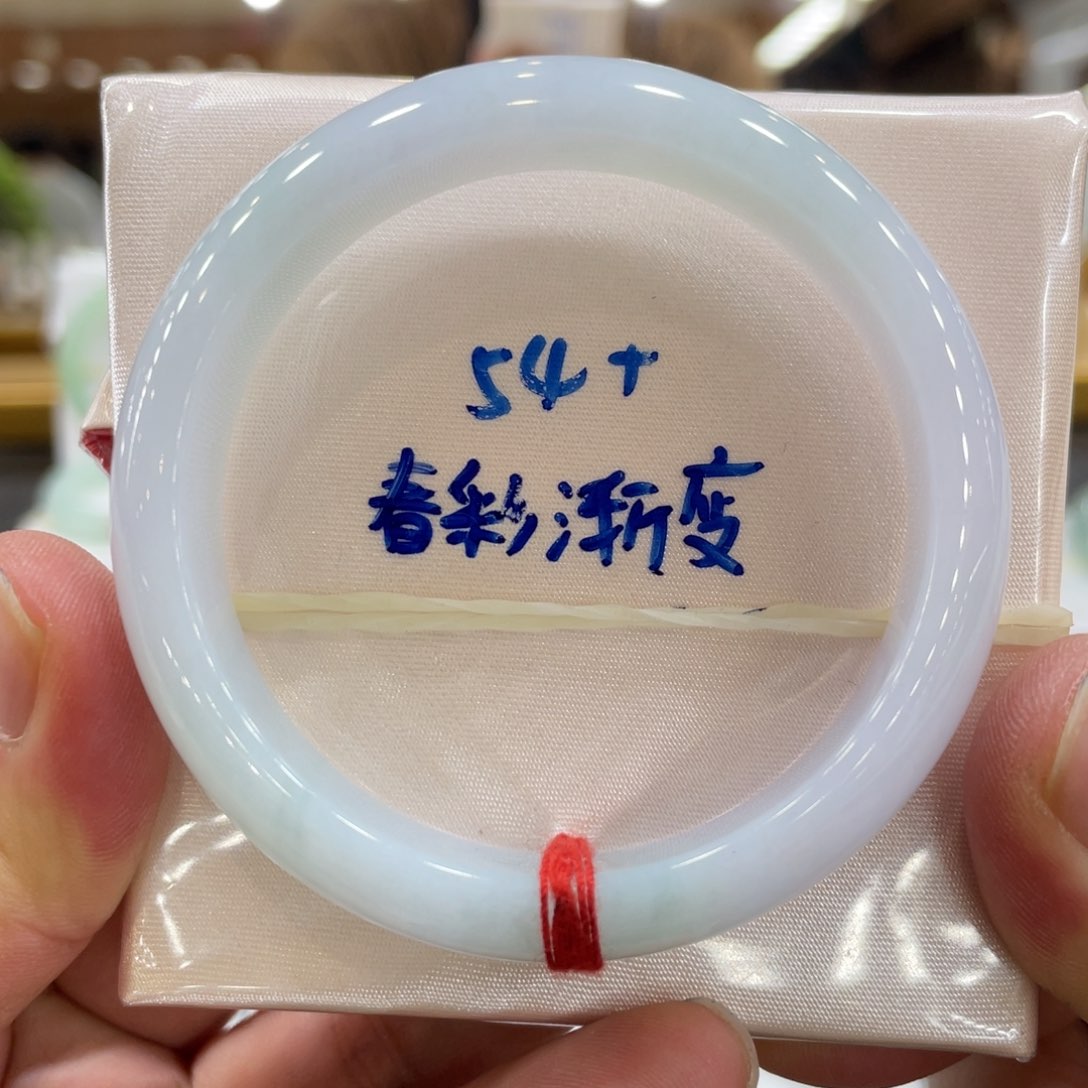 翡翠手镯未镶嵌翡翠