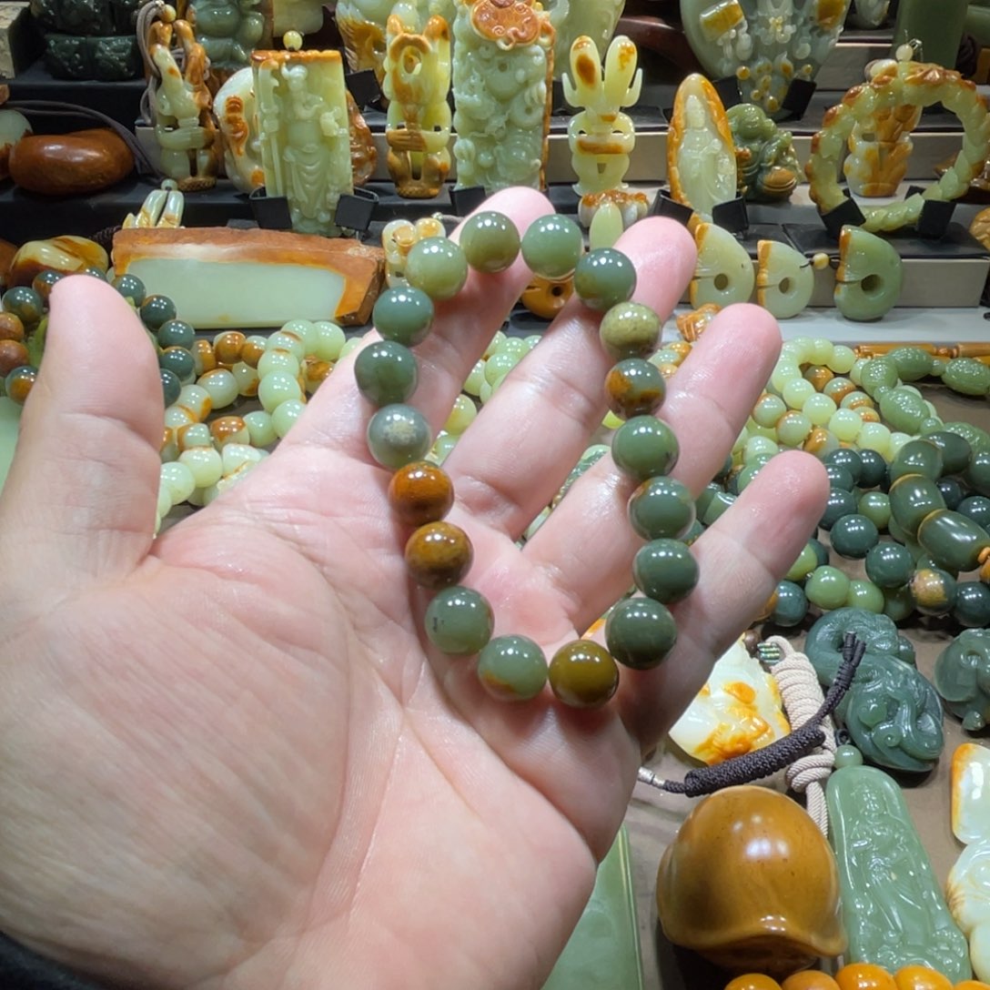 透闪石质玉未镶嵌珠宝奇石