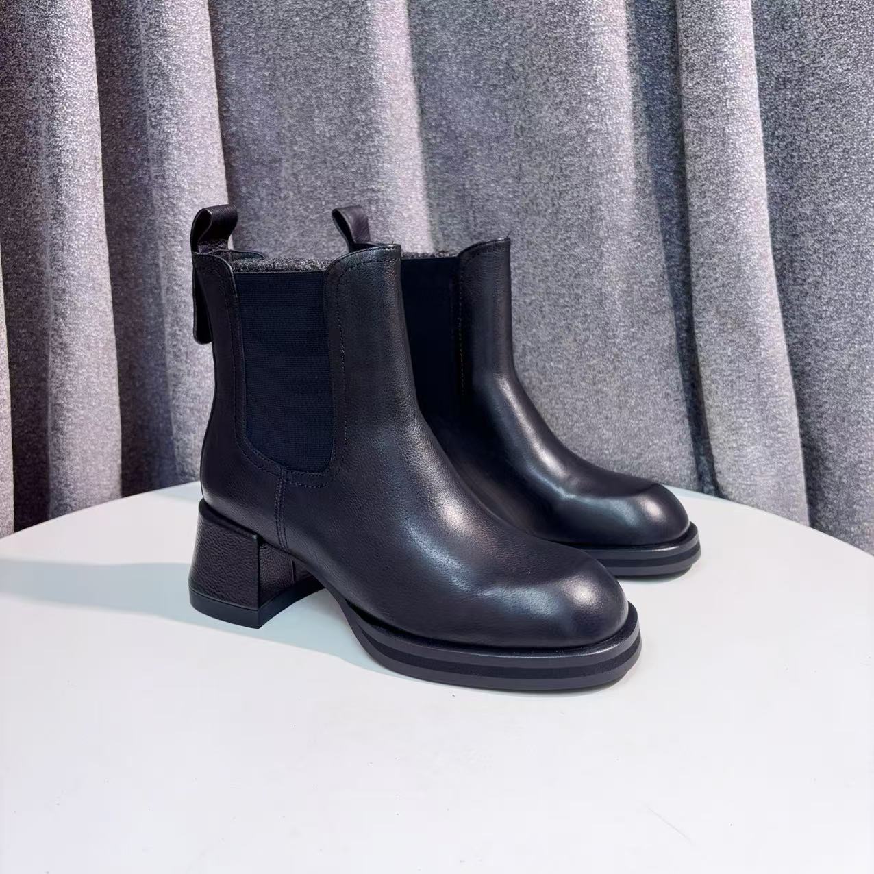 C47 黑色 高端粗跟圆头胎牛厚底短靴 烟筒靴