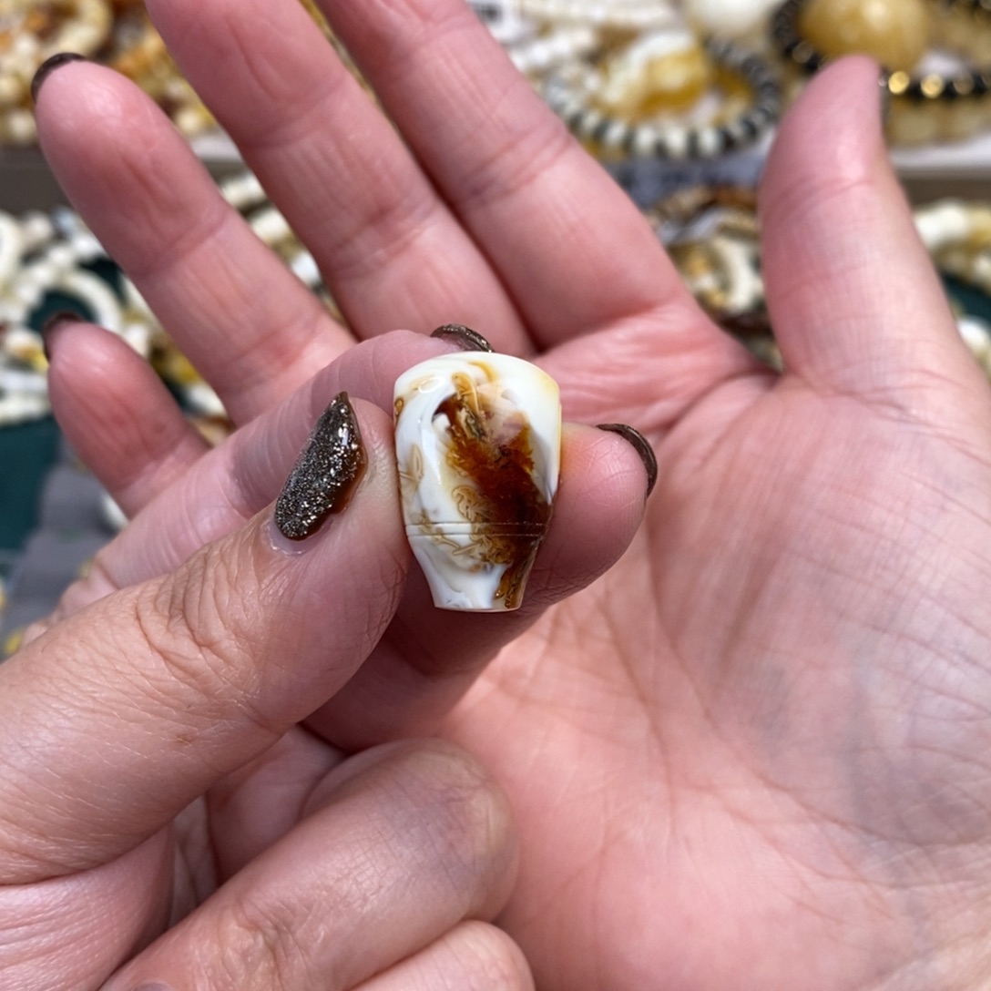 琥珀裸石未镶嵌沁色妖花三通14.2