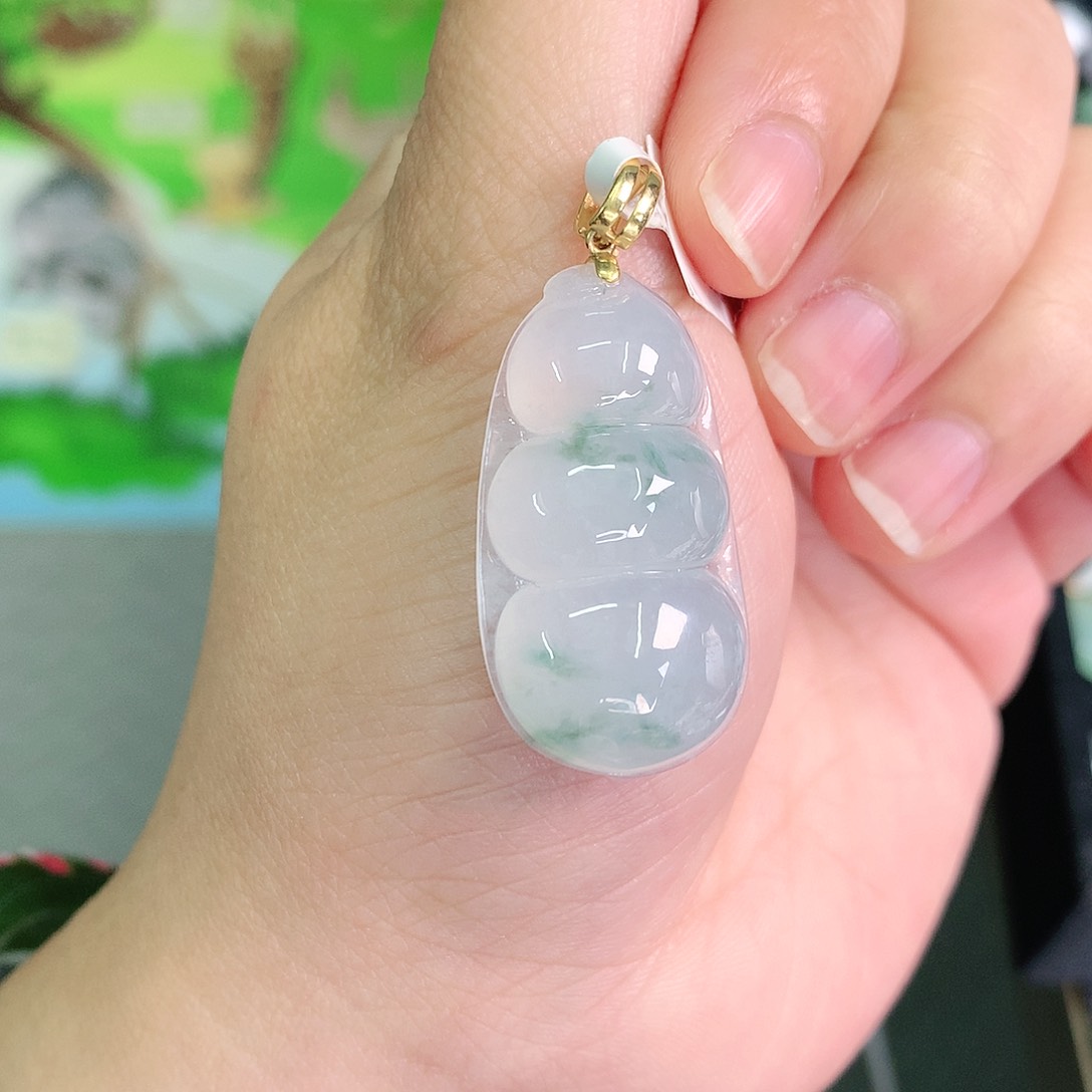 翡翠颈饰18K金镶嵌冰飘绿大豆子31.7*17.5^6.9