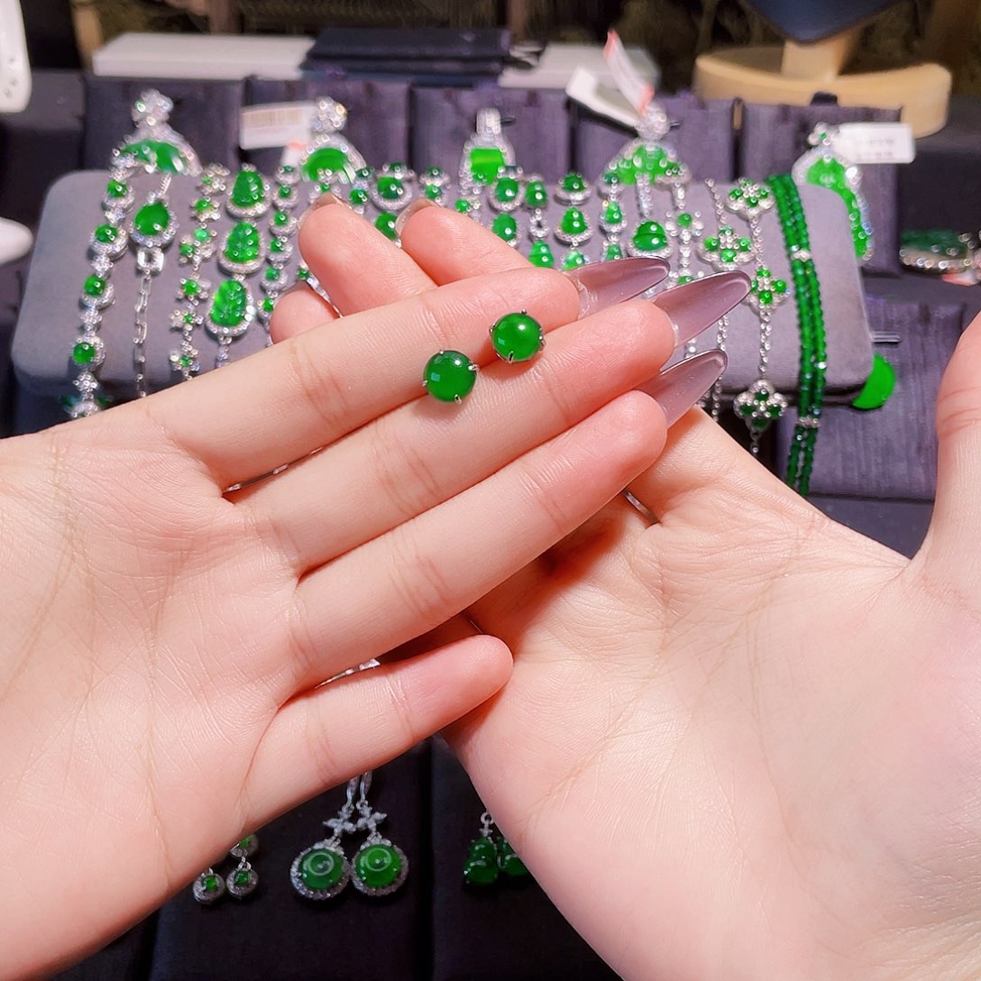 绚***生翡翠银S925镶嵌耳饰蛋面