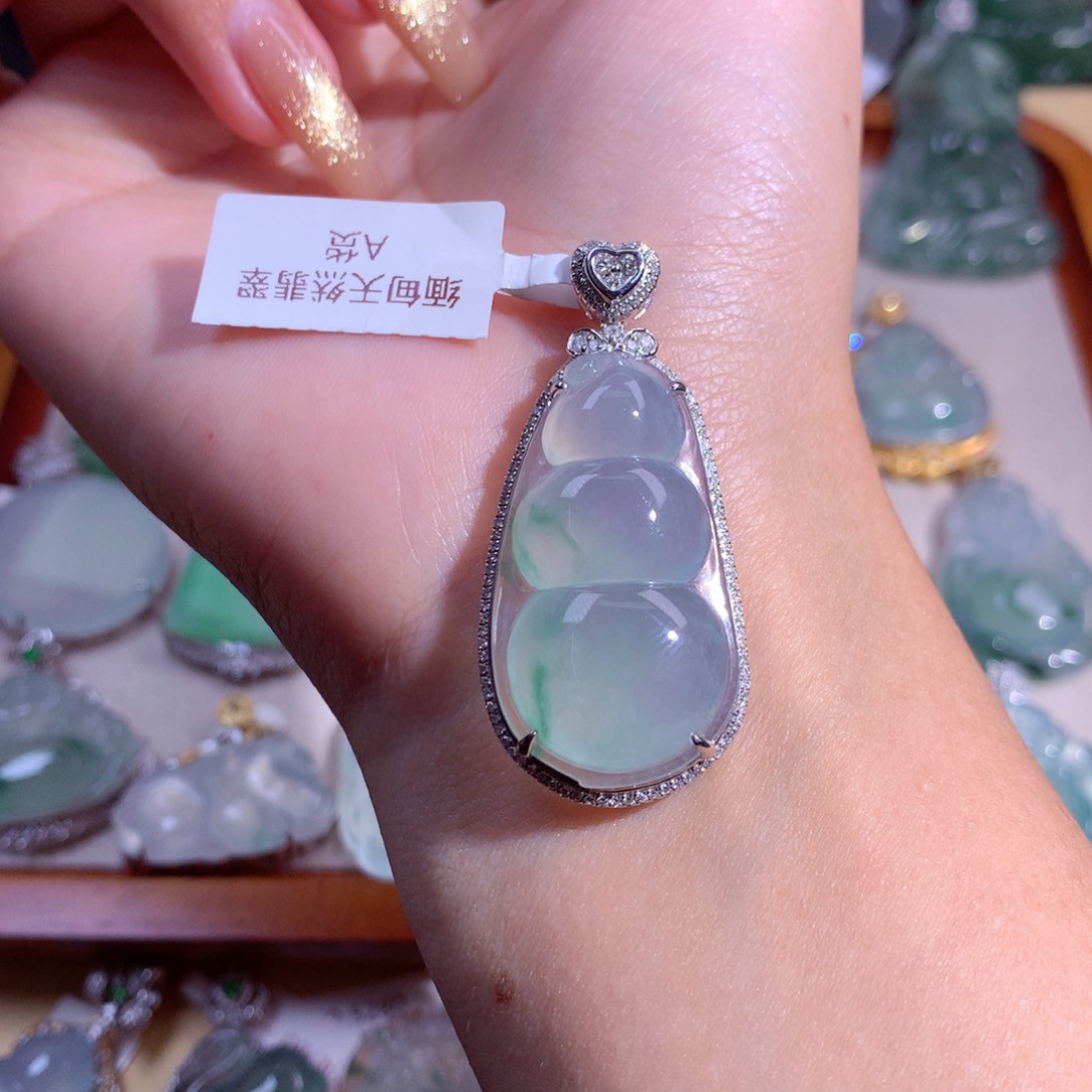 翡翠吊坠(不含链)18K金镶嵌