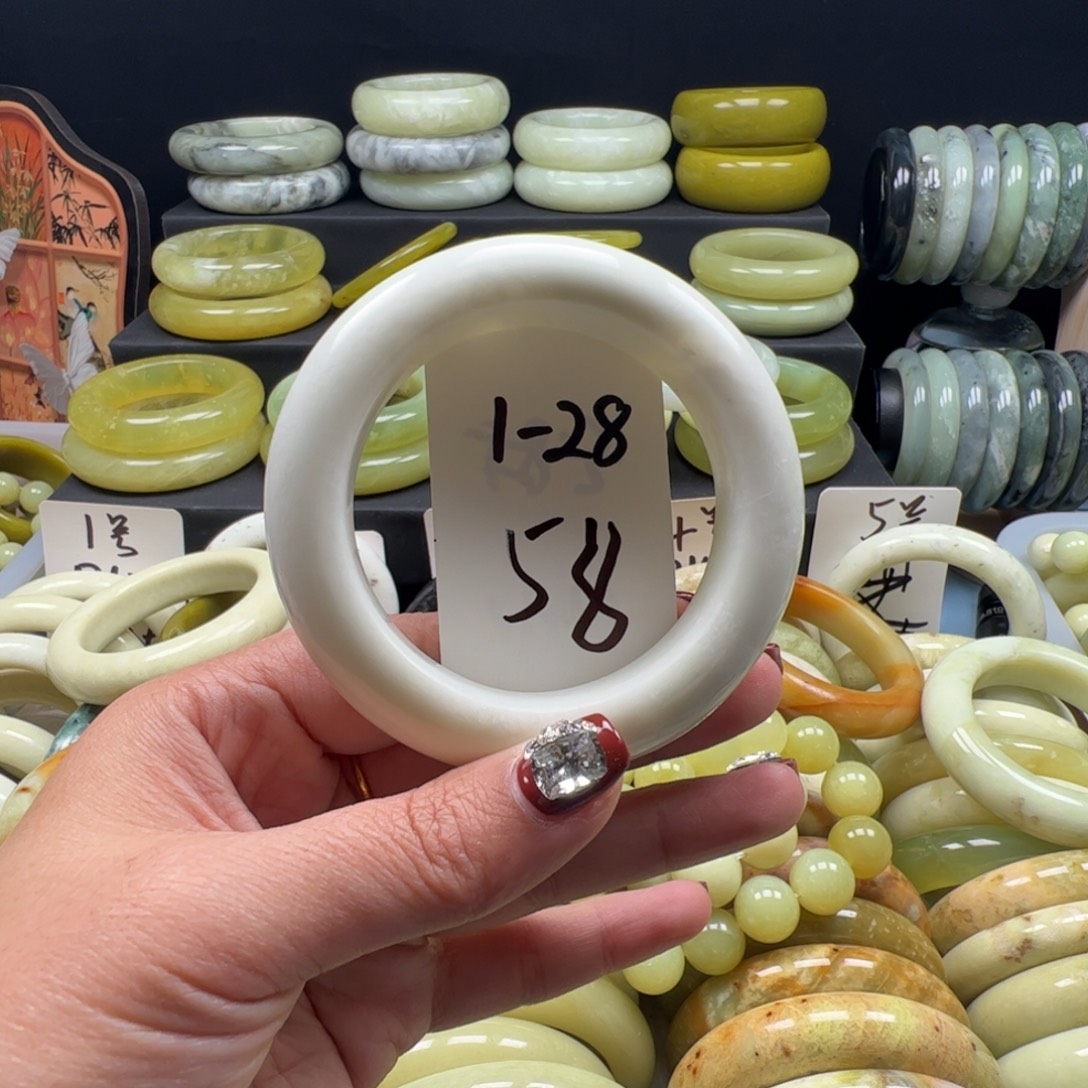 S***_蛇纹石玉未镶嵌手镯
