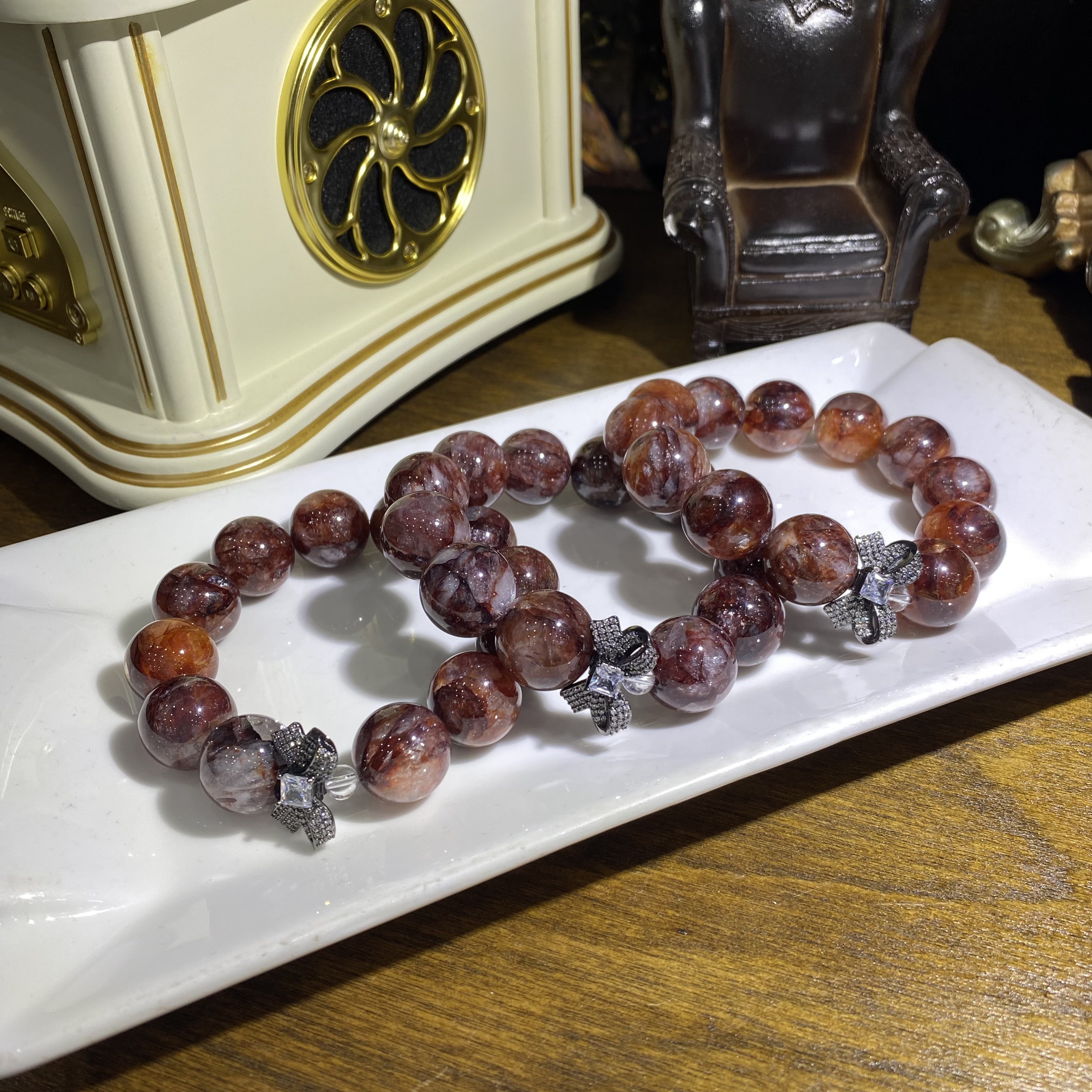 C558-大颗粒天然牛血红红胶花水晶手链设计款-多样性发其一