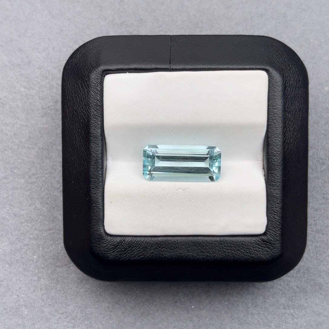 海蓝宝石裸石未镶嵌天然全净无瑕5.03CT