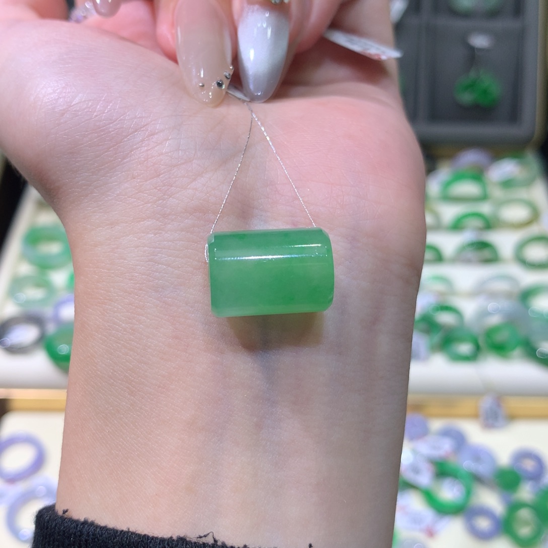 翡翠戒指未镶嵌路路通