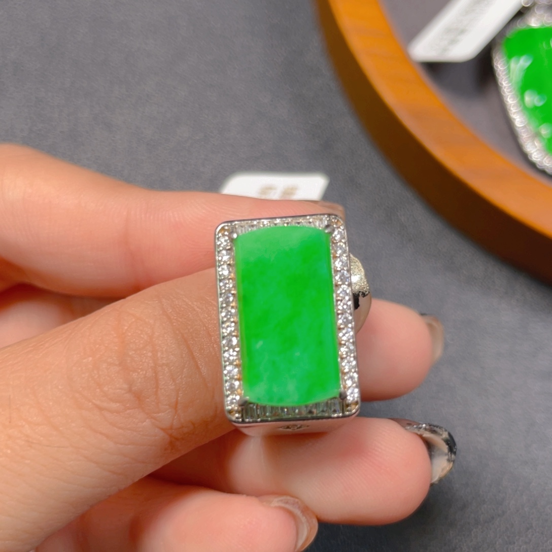 翡翠银S925镶嵌颈饰hjjnn