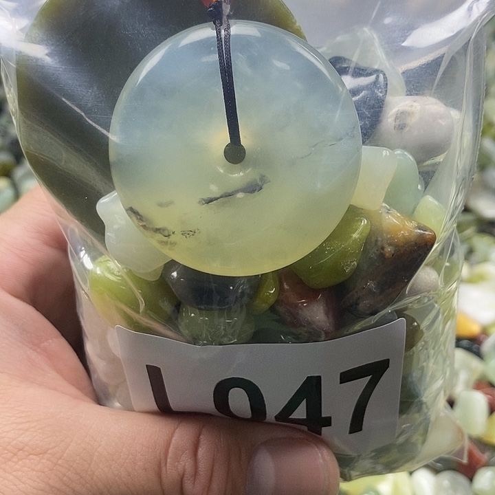 岫玉鱼缸石未镶嵌