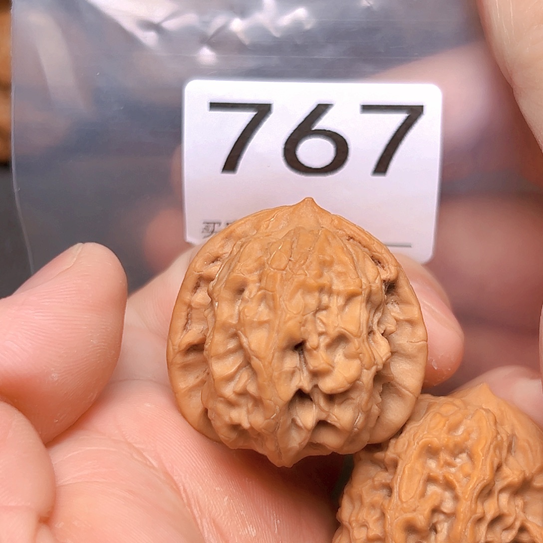 文玩核桃吊坠35梨木台