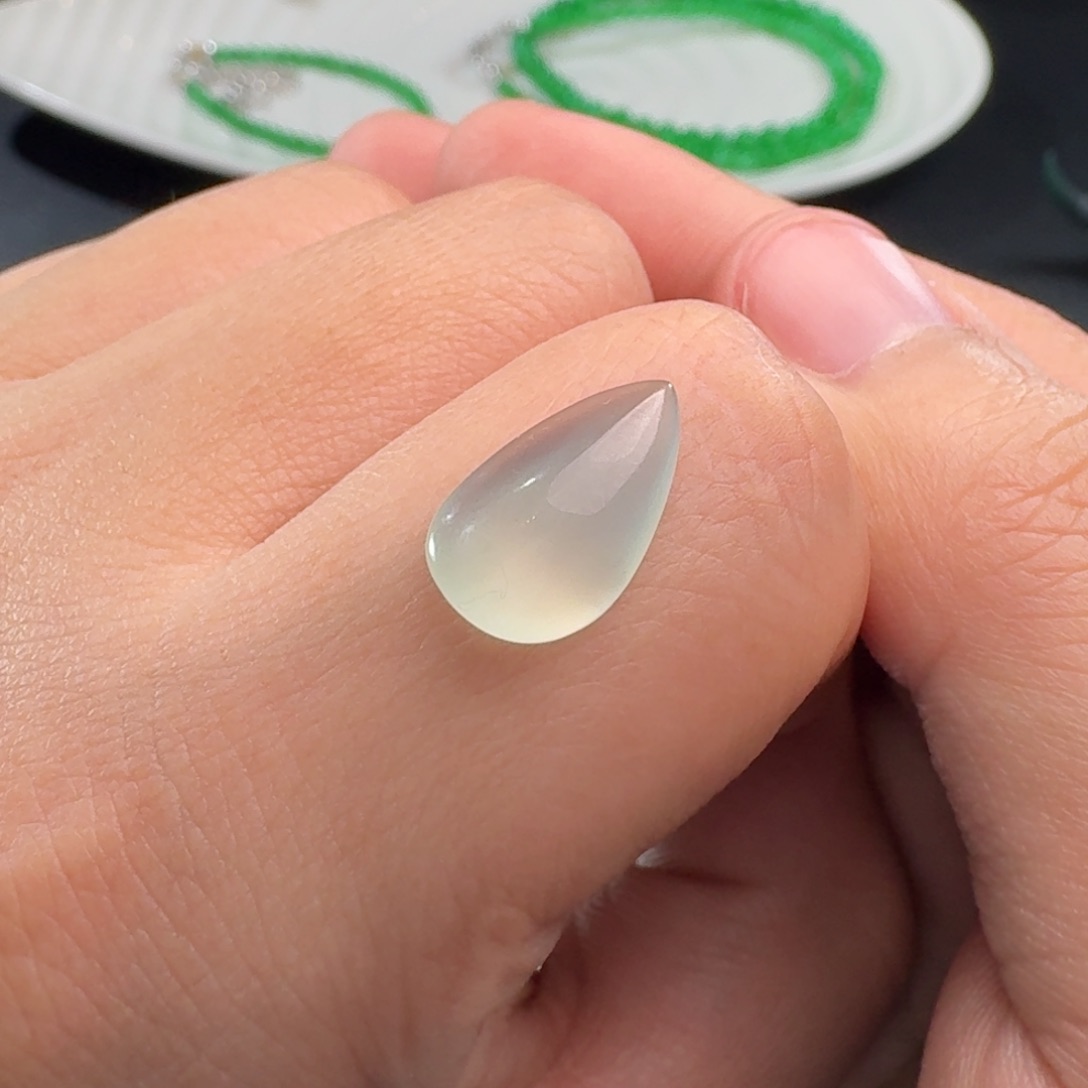 翡翠颈饰未镶嵌蛋面