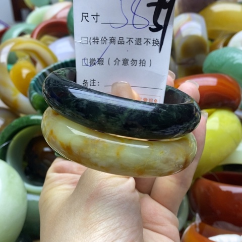 蛇纹石玉手镯未镶嵌
