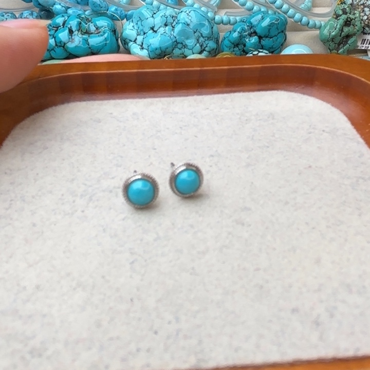 绿松石未镶嵌颈饰