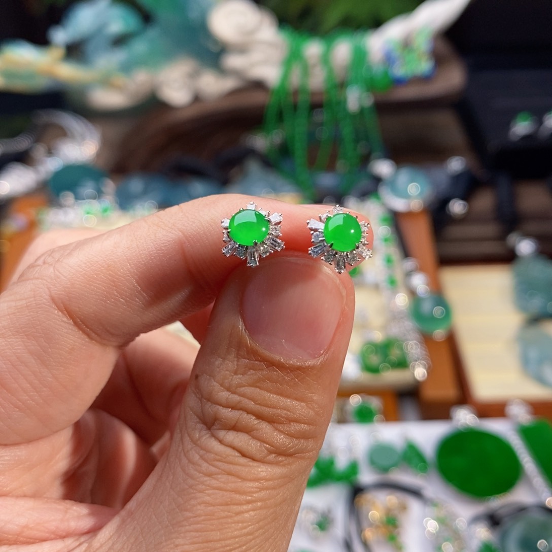 翡翠耳饰18K金镶嵌冰绿耳钉