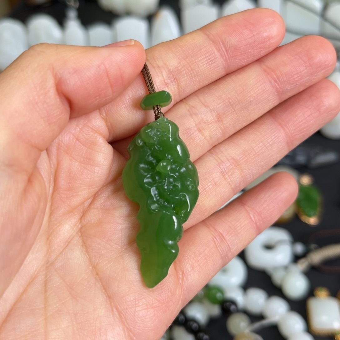 和田玉未镶嵌吊坠(赠链)