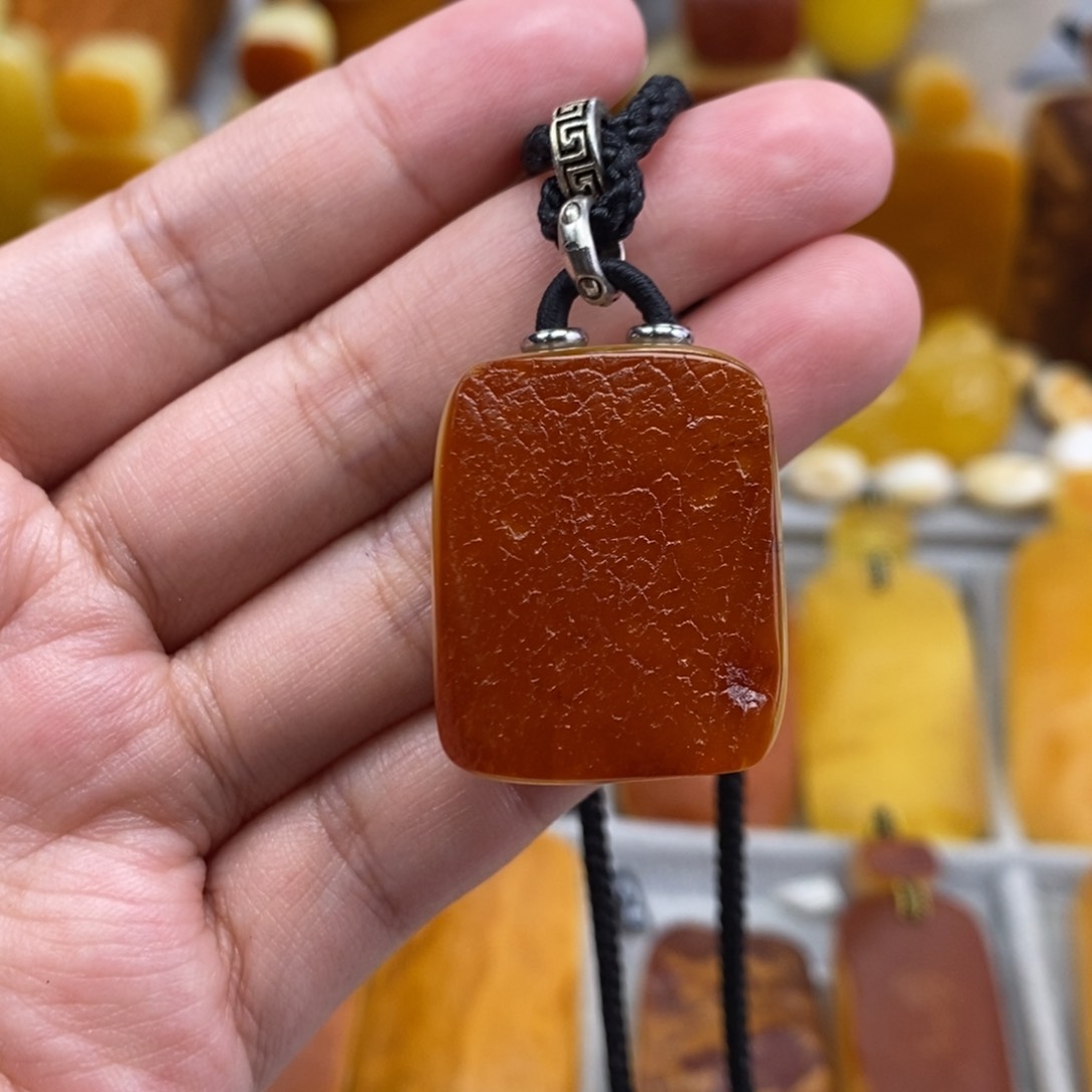 琥珀吊坠(赠链)未镶嵌