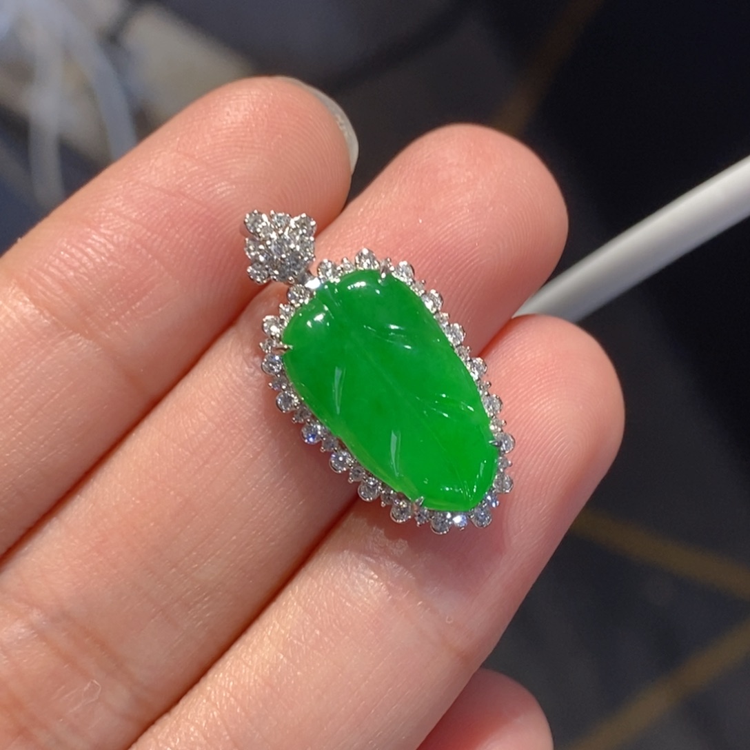 翡翠18K金镶嵌颈饰天然缅甸A货翡翠