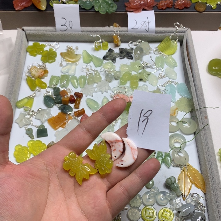 蛇纹石玉耳钉足银镀金镶嵌尹*