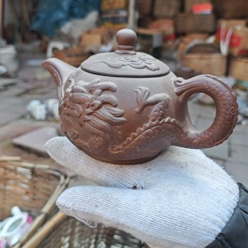 库存微瑕紫砂壶一个