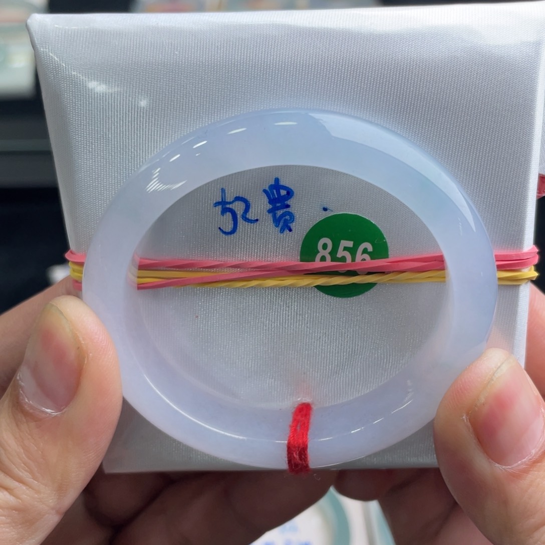 翡翠手镯未镶嵌翡翠手镯