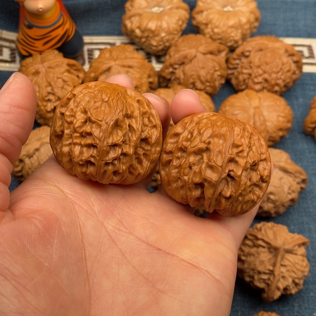 文玩核桃把件40红皮球正磨