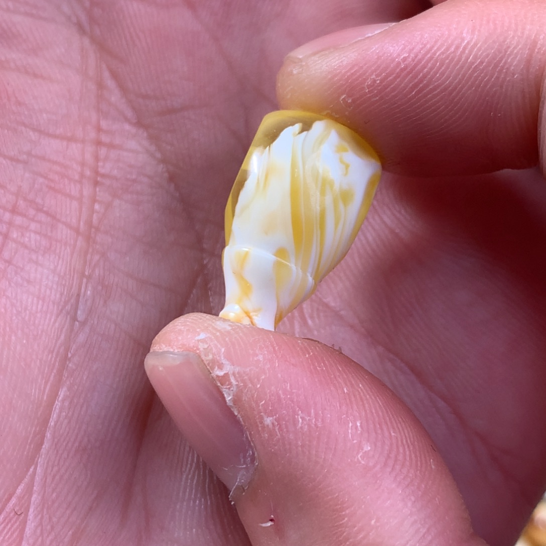 琥珀裸石未镶嵌三通