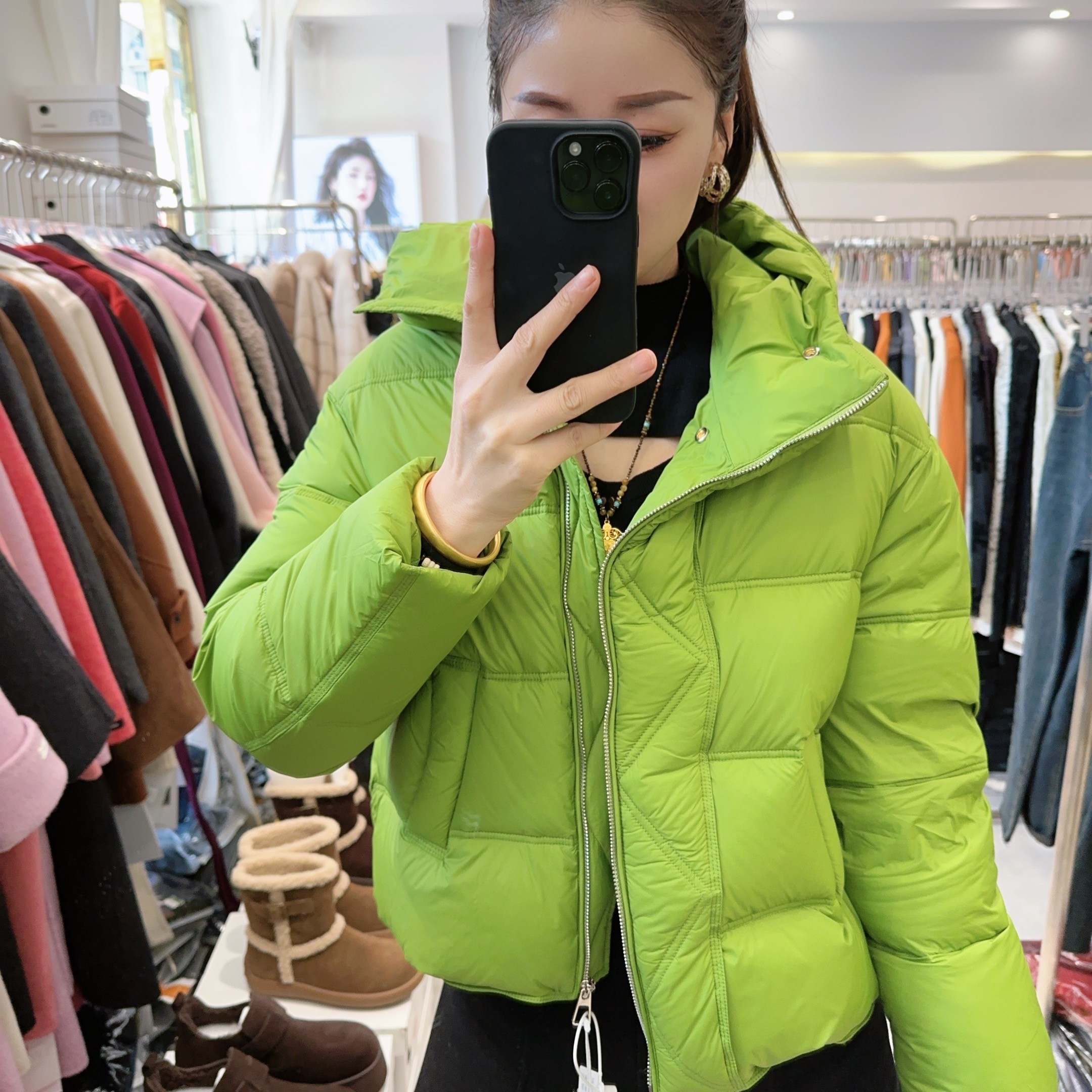 连帽短款显瘦时尚休闲羽绒服
