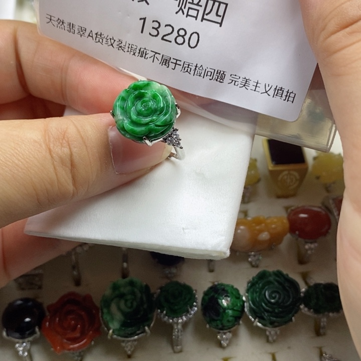 翡翠吊坠(赠链)未镶嵌林**单