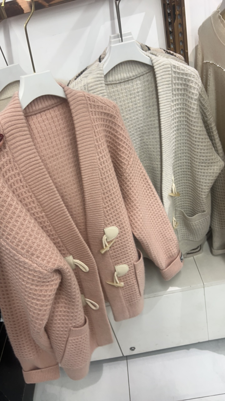 粗线加厚针织开衫女洋气减龄牛角扣宽松秋冬外套