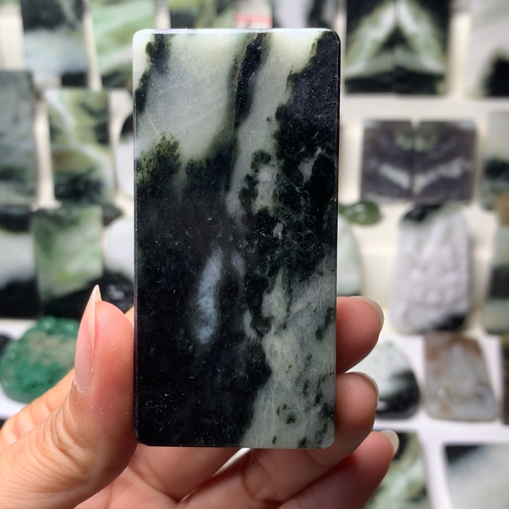 独山玉未镶嵌颈饰