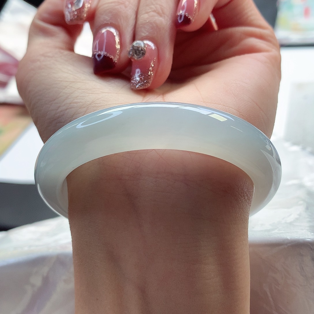 翡翠手镯未镶嵌53-54圈口冰胶质地