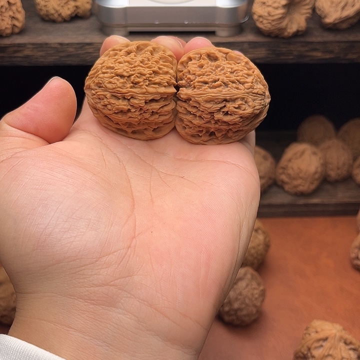 文玩核桃吊坠42三角南疆