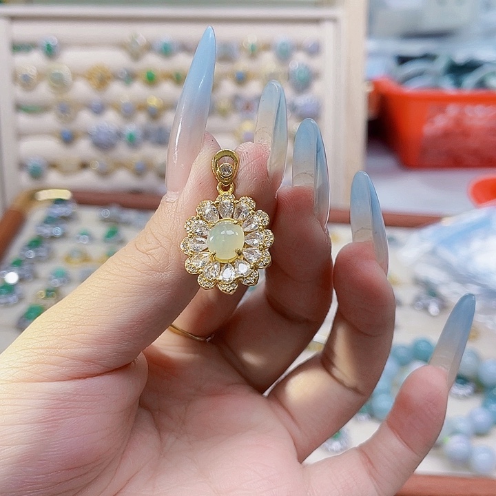 翡翠未镶嵌颈饰天然翡翠Ａ货