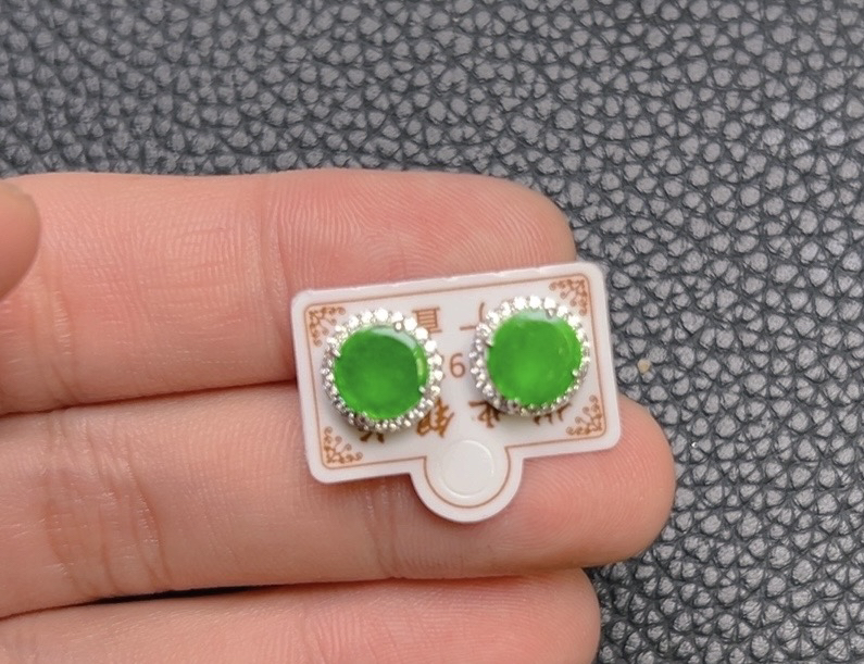 卡8m辣绿色耳钉时尚款