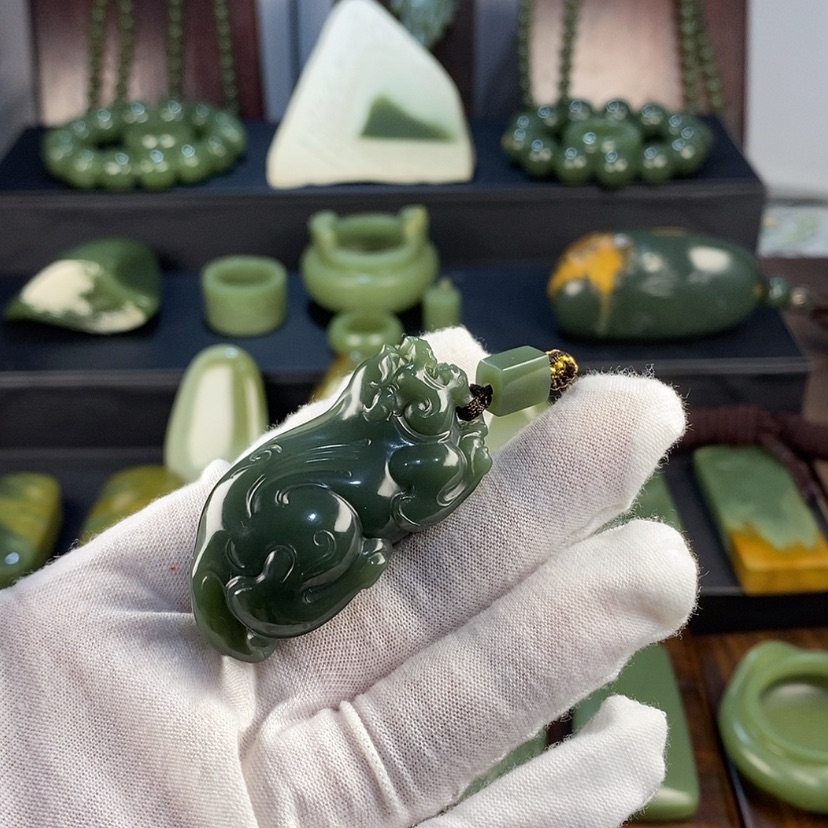 【闪购商品】岫岩老玉（透闪石质玉）颈饰未镶嵌