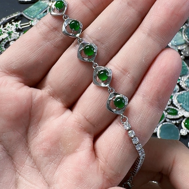 翡翠颈饰未镶嵌天然A货翡翠放漏