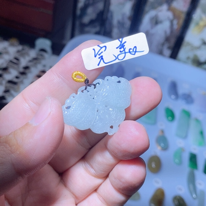 翡翠颈饰未镶嵌好