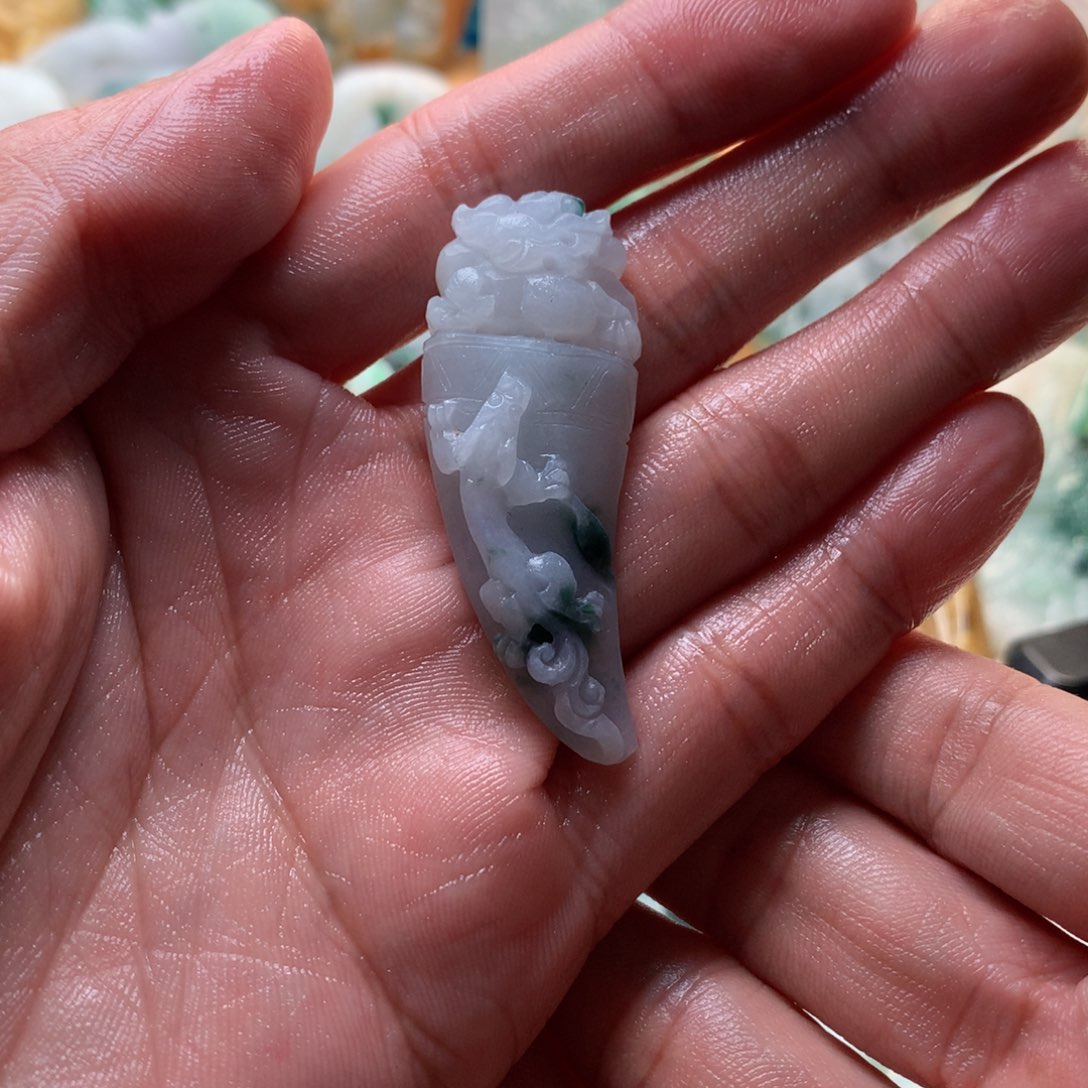 朝***拾定制翡翠未镶嵌龙牙