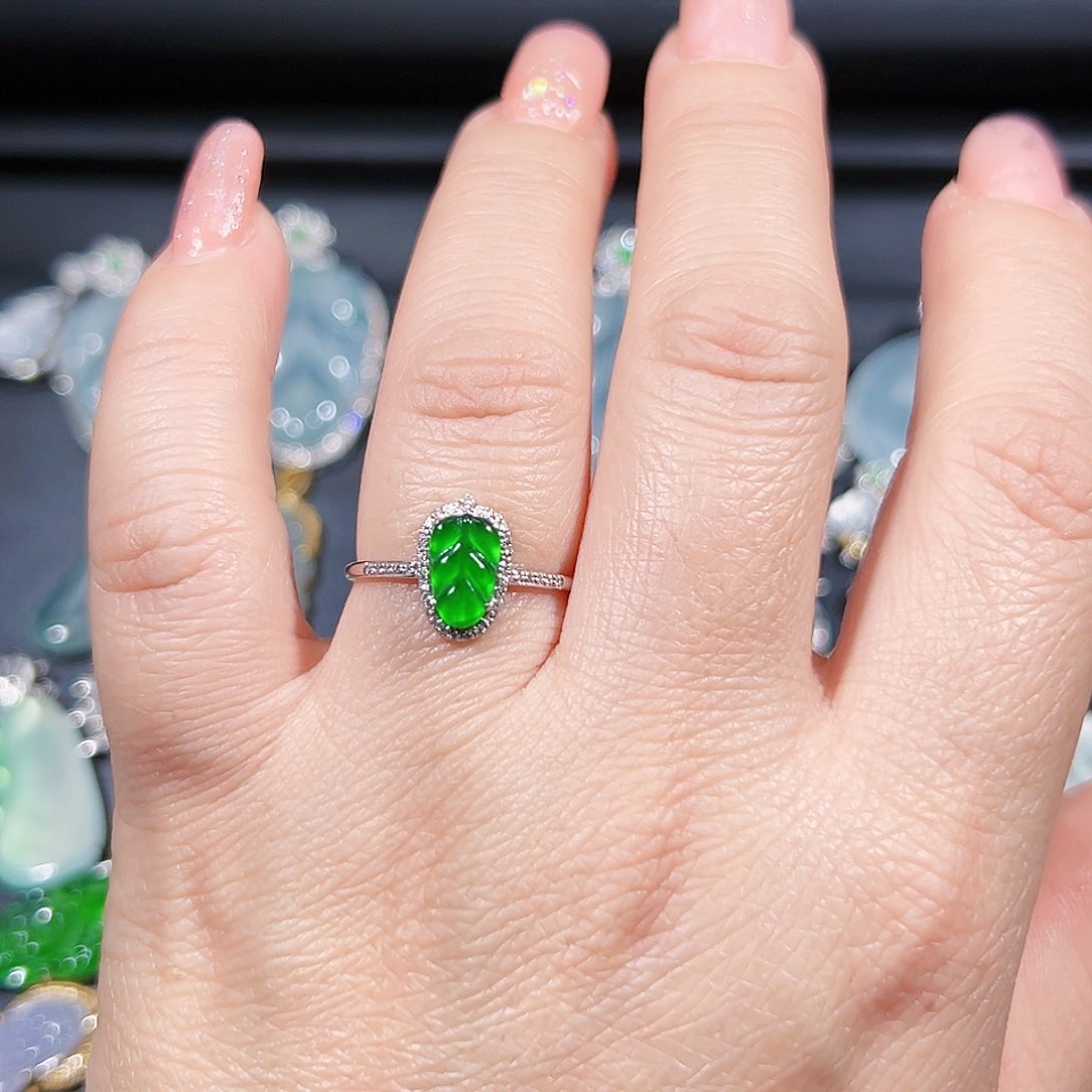 翡翠戒指18K金镶嵌我***陶戒指