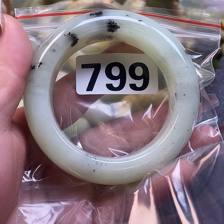 多***菜蛇纹石玉未镶嵌手镯