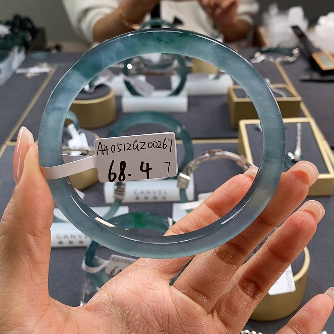 翡翠未镶嵌手镯68.47