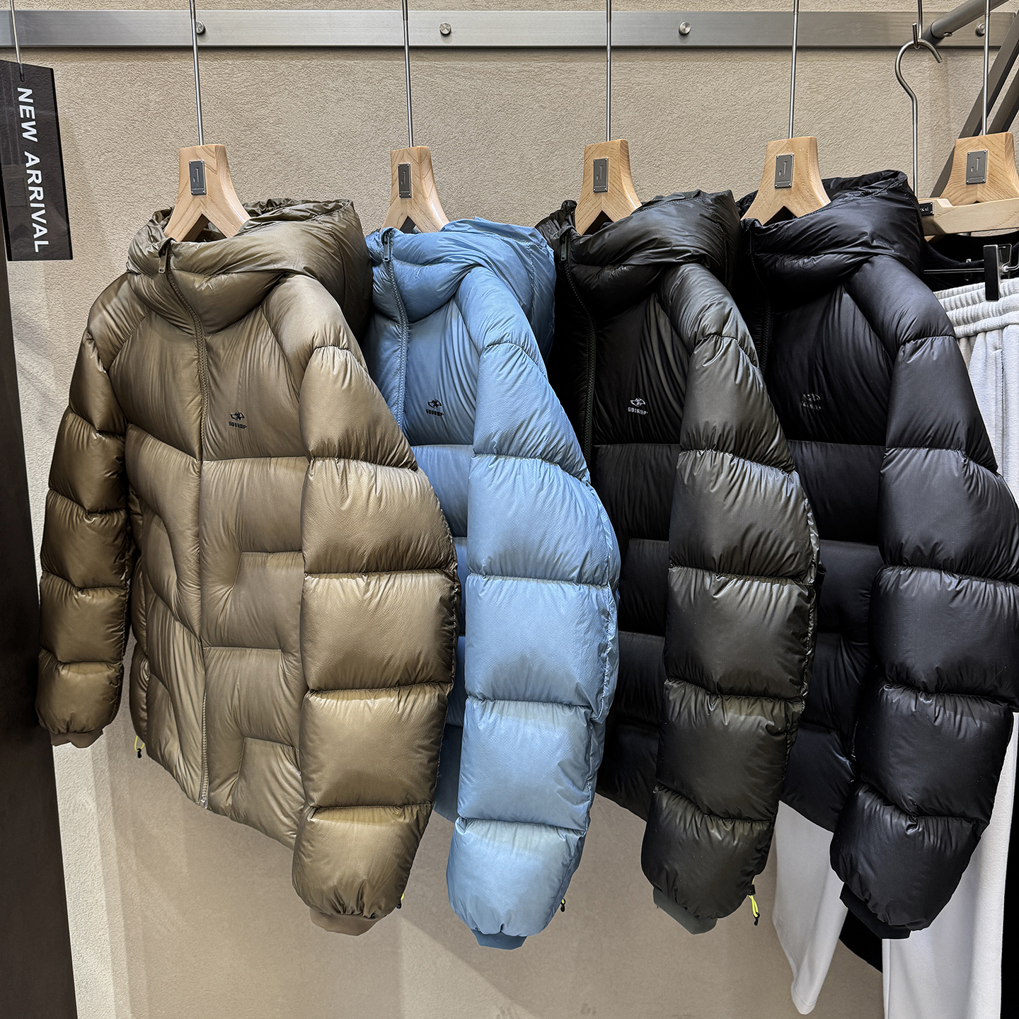 顶配泡芙！800蓬！奢级尖货！零感无压 国标90绒男士面包服羽绒服