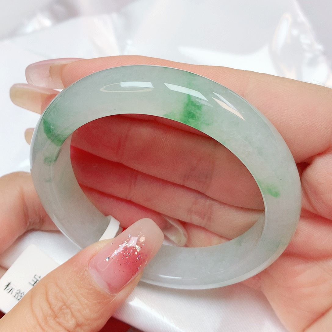 翡翠手镯未镶嵌抖音703