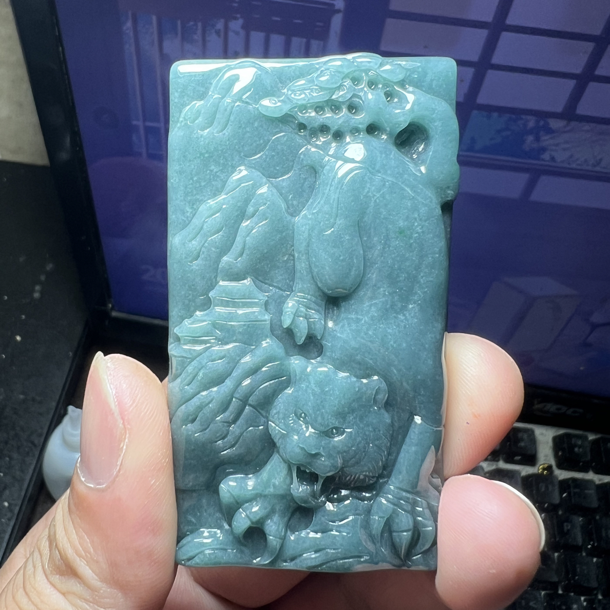 纯天然A货翡翠《下山虎》挂件