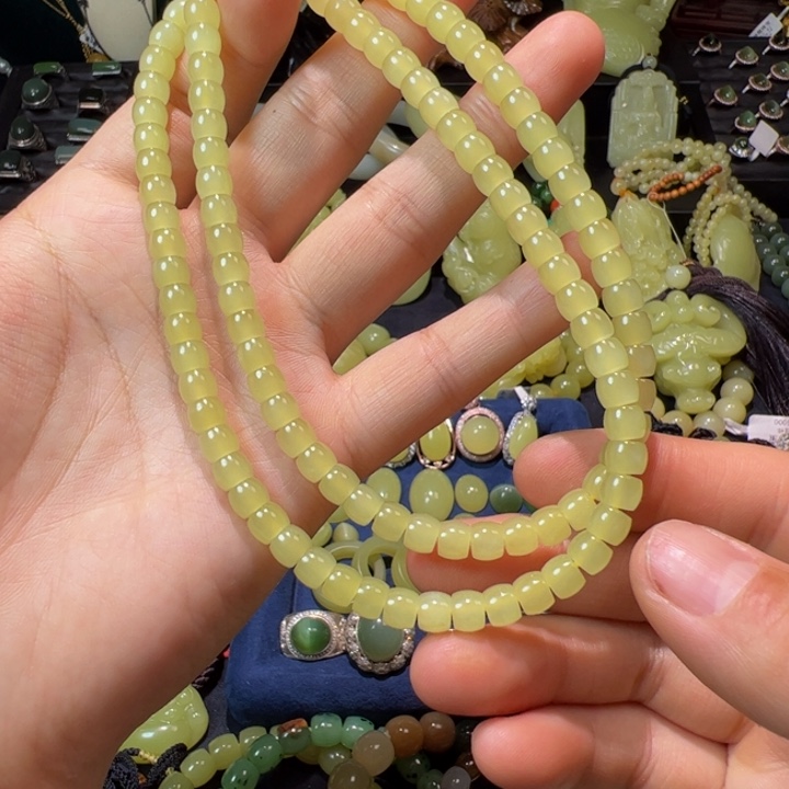 和田玉（黄玉）颈饰未镶嵌