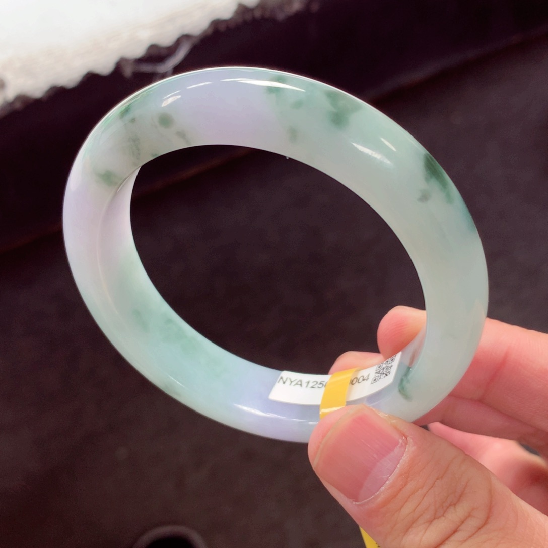 翡翠手镯未镶嵌缅甸